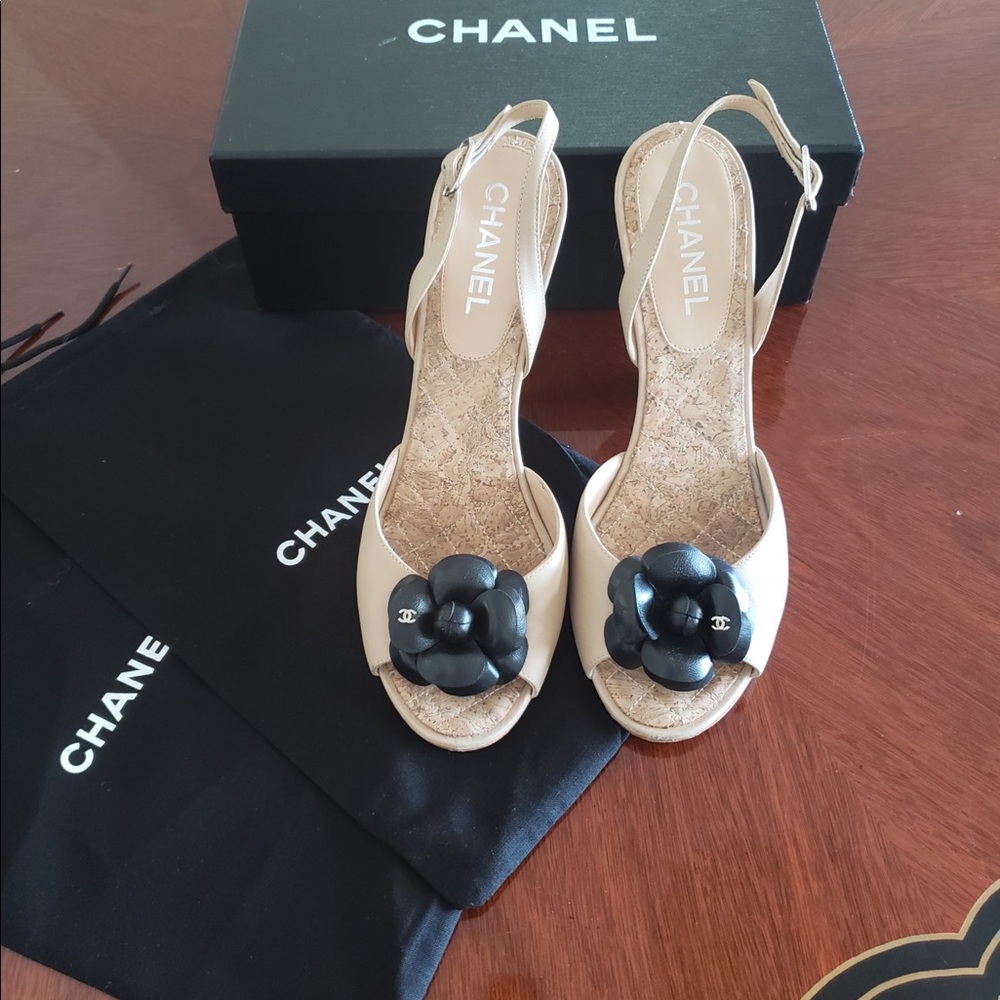 CHANEL wedges